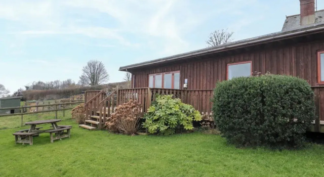 The Willow Lodge, Забронировать Дом для отпуска Отели Лайм-Риджис с парковкой, рядом с Городская мельница, Парковка