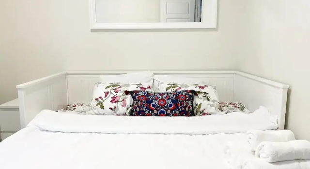 Brand New Walk Out Bsmt Apt Near Beach