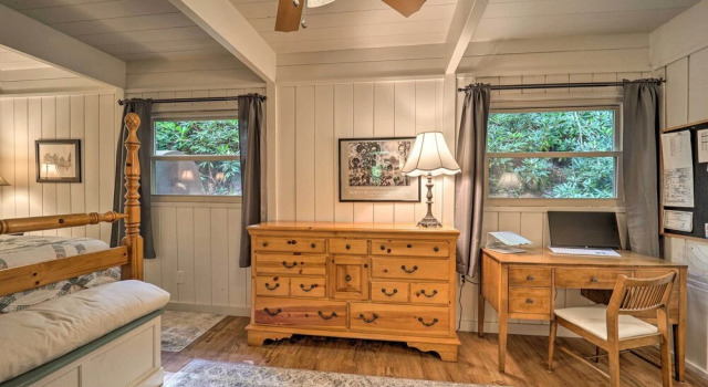 Spacious Cabin - 4 Mi to Blue Ridge Parkway!