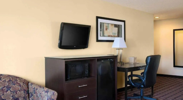 Четырёхместный номер Standard Fairview Inn & Suites Whitewater