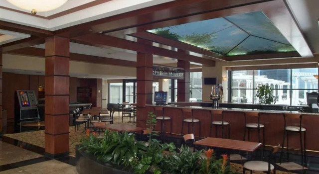 Embassy Suites Cleveland-Downtown, Забронировать Отель Отели Кливленда с бассейном, рядом с Зал и музей славы рок-н-рола, Бассейн