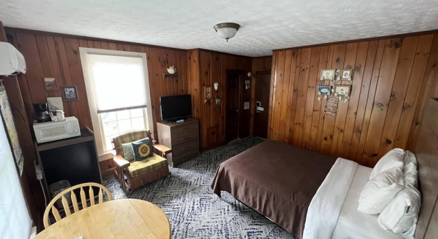 Двухместный номер Standard Smoky Falls Lodge