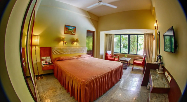 Hotel Parisutham