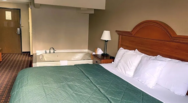 Номер Standard Days Inn by Wyndham Sault Ste Marie MI