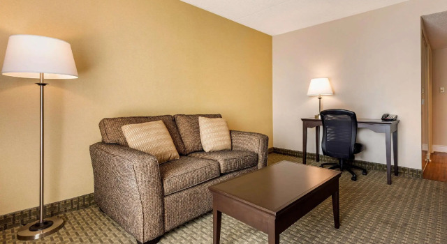 Двухместный люкс Quality Inn & Suites