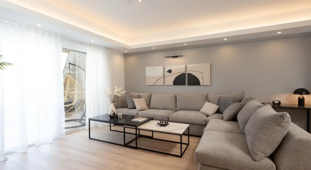 Luxury Apartment near Floisvos Marina