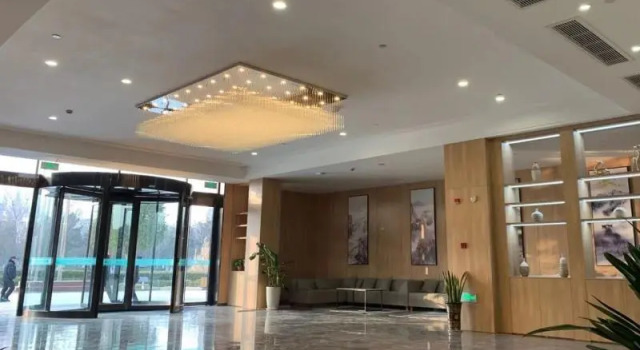 Green Tree Inn Express Anhui Bozhou Mengcheng County Chengnan New District, Rezerwuj Hotel Hotele w Mengcheng z parkingiem, Parking