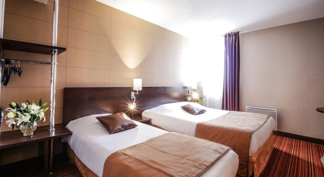 Трёхместный семейный номер Standard Hôtel Inn Design & Restaurant Amiens