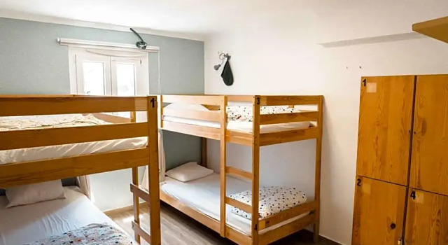 Cascais Bay Hostel, Забронировать Хостел Отели Кашкайш с парковкой, рядом с Культурный центр Кашкайша, Парковка