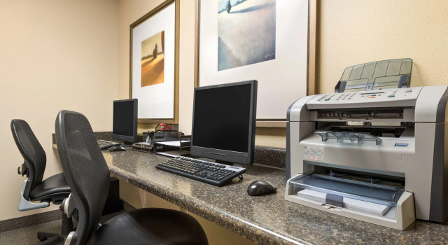 Country Inn & Suites by Radisson, Peoria North, IL