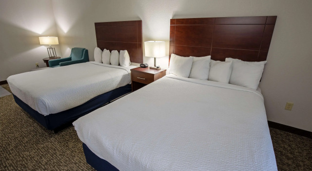 Четырёхместный номер Standard Best Western Plus Lafayette Vermilion River Inn & Suites