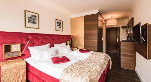 Hotel Kolb, Забронировать Отель Отели Лангеог с парковкой, рядом с Солоноводный парк приключений "Лангеог", Парковка