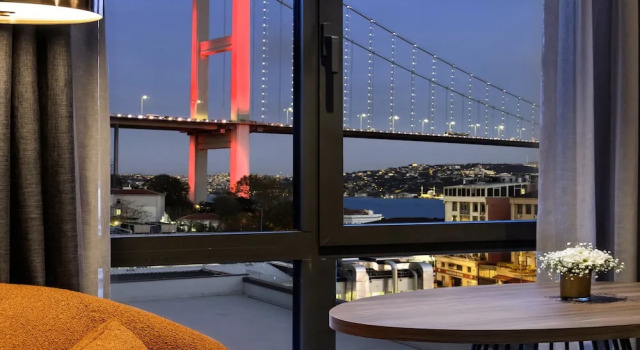 Двухместный номер Premium с видом на Босфор Crowne Plaza Istanbul - Ortakoy Bosphorus by IHG
