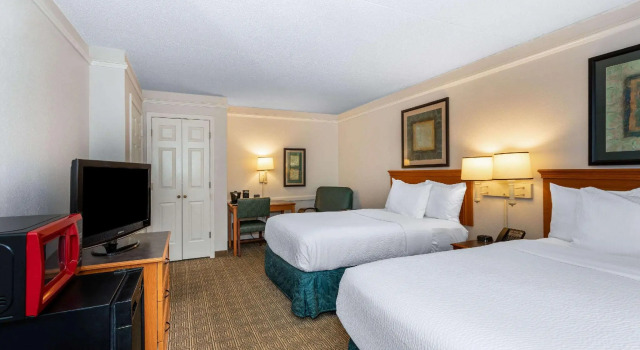 Четырёхместный номер Standard La Quinta Inn by Wyndham Tallahassee North