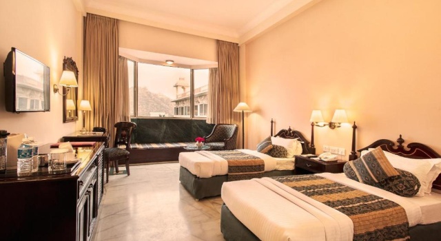 Двухместный номер Deluxe KK Royal Hotel & Convention Centre