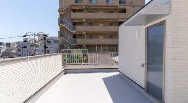 New house! 2-minute walk from Bentencho Station/Direct from Kansai Airport/2 lines, Забронировать Отель Осака префектура Осака
