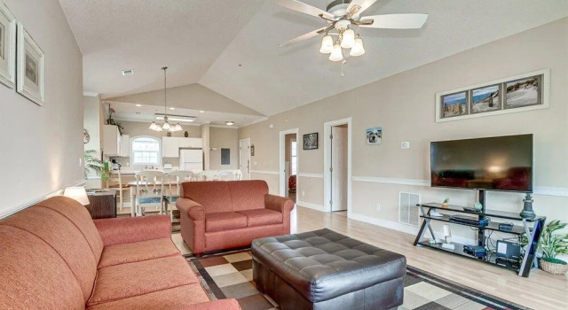 Myrtle Beach Myrtlewood Escape, Забронировать Апартаменты/квартира Отели Миртл-Бич с парковкой, рядом с PineHills Palmetto at Myrtlewood Golf Club, Парковка