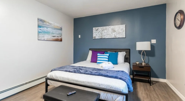 Newly Renovated 1BR Studio Apt - Prime Walk Score, Varaa Hotelli Ottawa 