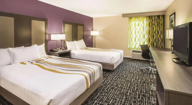 Четырёхместный номер Standard Spark by Hilton Waldorf