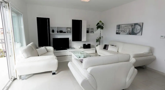 Beautiful Modern Apartment with Balcony And Stunning Sea View