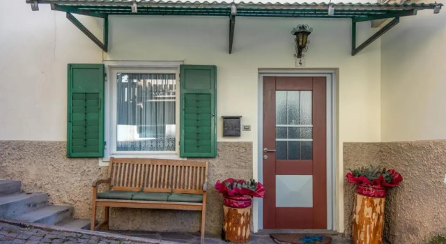 Villa Noce 1 - apartment with garden, Забронировать Апартаменты/квартира Отели в центре Тезеро, в центре