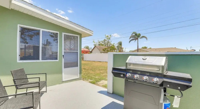 Коттедж 4 Mi to Venice Beach: Home w/ Patio & Yard