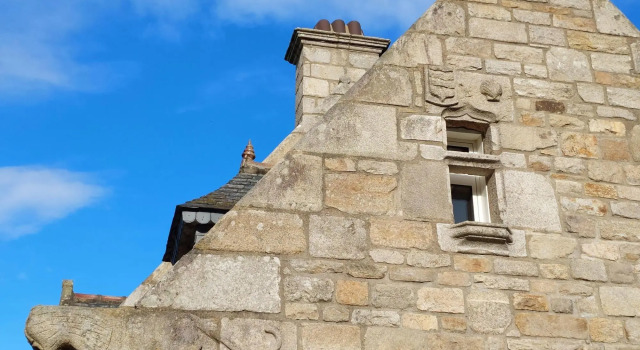 Granite House in Brittany with Sea Views, Забронировать Отель Отели Finistère с парковкой, Парковка