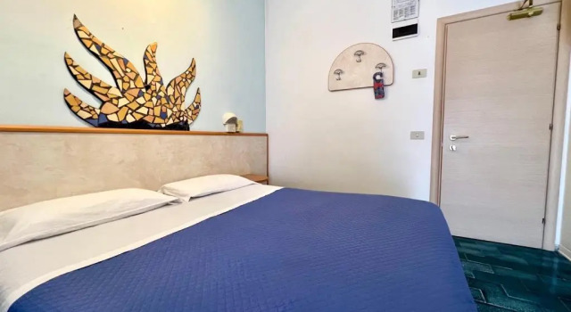 Трёхместный номер Standard с балконом и с частичным видом на море Hotel Giorgetti Orange