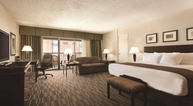 Radisson Hotel Louisville North, Забронировать Отель Отели Джефферсонвилл 3 звезды, рядом с Мост Big Four, 3*