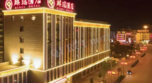 Qirui Hotel, Rezerwuj Hotel Hotele w Qujing z parkingiem, Parking