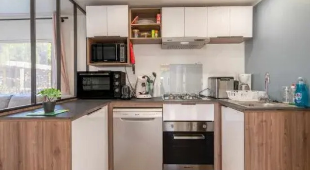 MOBILHOME SOLEIA MAR ESTANG SIBLU VILLAGE  - Front de mer Accès plage privé CLIM 2SDB Canet, Забронировать Отель Отели Кане-ан-Руссийон с парковкой, Парковка