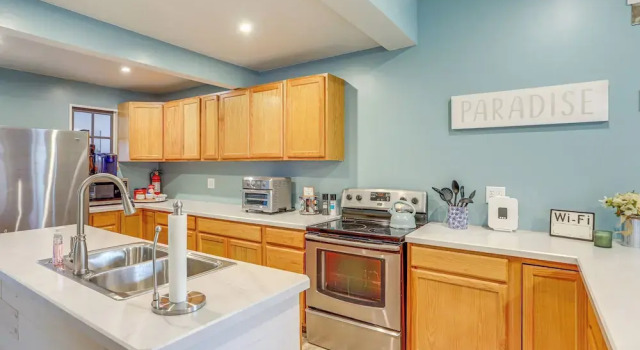 Walk to Beach: Home w/ Pool in Vermilion, 预订 度假屋 Vermilion 俄亥俄州