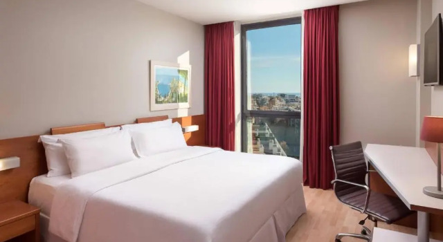 Двухместный номер Preferred с видом на город Four Points by Sheraton Barcelona Diagonal