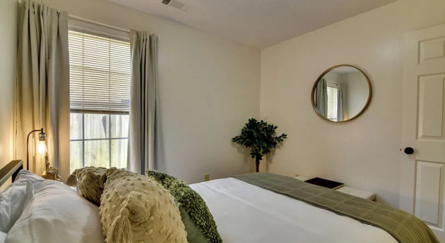 Коттедж Shelby Farms Greenline Access: Modern Cordova Home