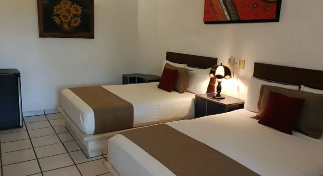 Четырёхместный номер Standard с балконом Hotel Hacienda de Melaque