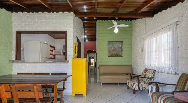 3BR House 230m From Beach w/ BBQ & Grg Rgv115, Забронировать Апартаменты/квартира Бомбиньяс Санта-Катарина