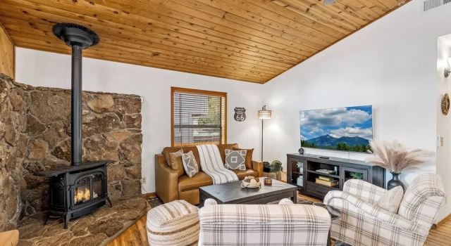 Kiowa Cabin Hideaway 6-guest Mins to Dwtn Trails, Rezerwuj Hotel Mountainaire Arizona