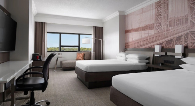 Четырёхместный номер Deluxe Teaneck Marriott at Glenpointe