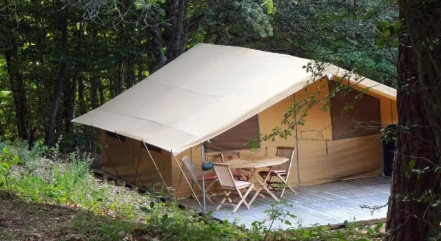 Тент с красивым видом из окна Drome esprit nature