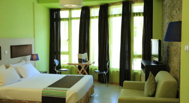 Двухместный номер Standard с балконом Reliance Hotel Apartment