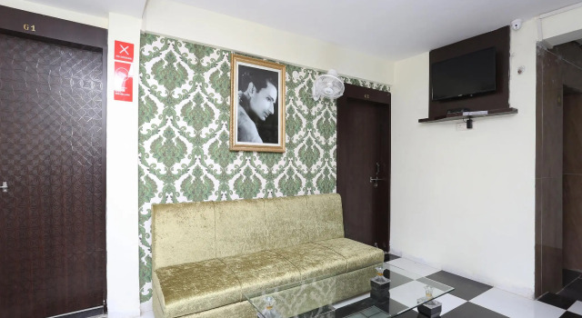 OYO 12127 Radhika Palace
