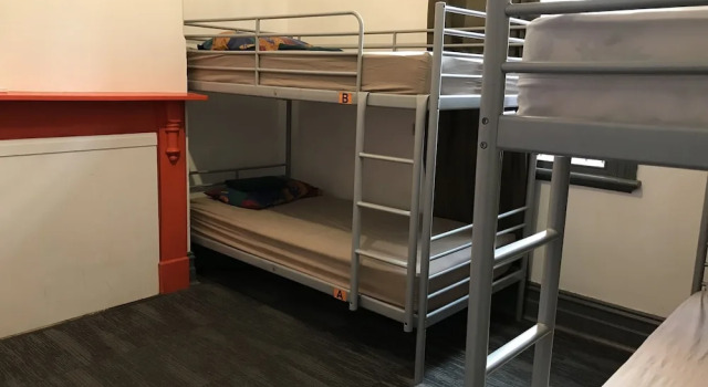 Cama en dormitorio compartido Haus Accommodation