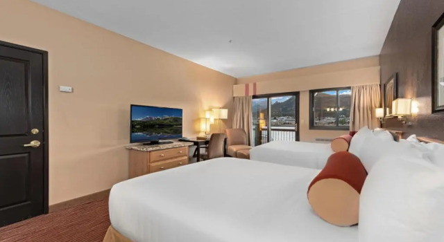 Четырёхместный номер Standard с видом на озеро The Estes Park Resort