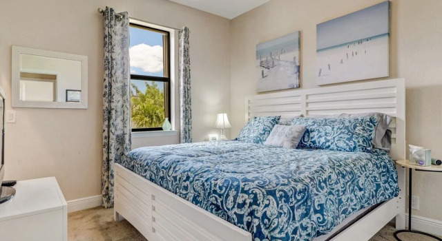 Corinne Modern and Almost Brand-new 1044