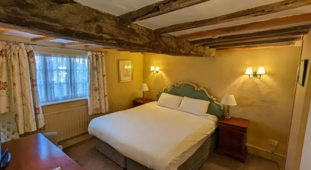 Семейный люкс The Cottage Hotel