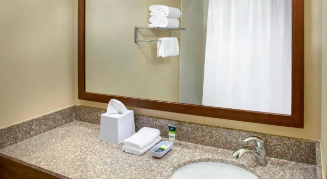 Четырёхместный номер Standard Four Points by Sheraton Charleston