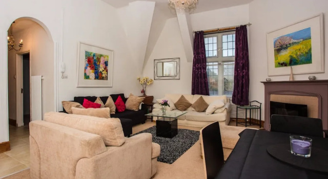 Comfortable Bright & Spacious 2 Bed Central London, Забронировать Отель Отели Лондона 3 звезды, рядом с Памятник «Боудикка и ее дочери», 3*
