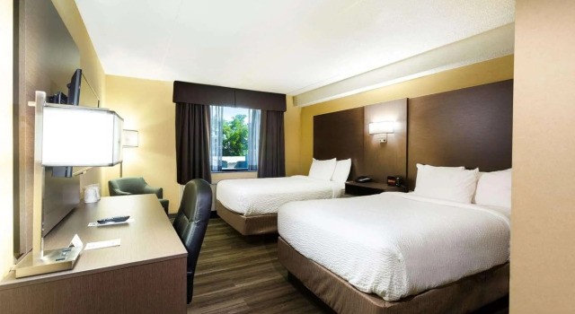 Четырёхместный номер Standard Days Inn by Wyndham Fallsview