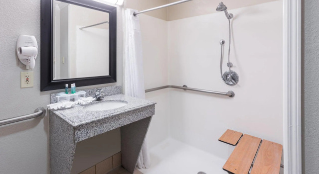 Двухместный номер Standard Holiday Inn Express Hotel and Suites Lake Charles by IHG