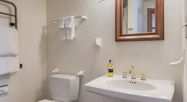 Двухместный номер Premium Pacific Grove Inn